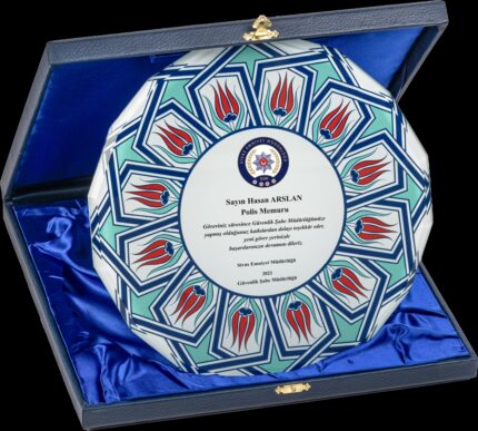 P01.5 - Kristallplakette